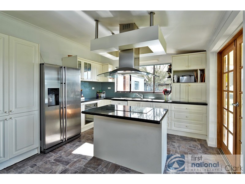 155 Clarke and Barr Road, Jindivick VIC 3818