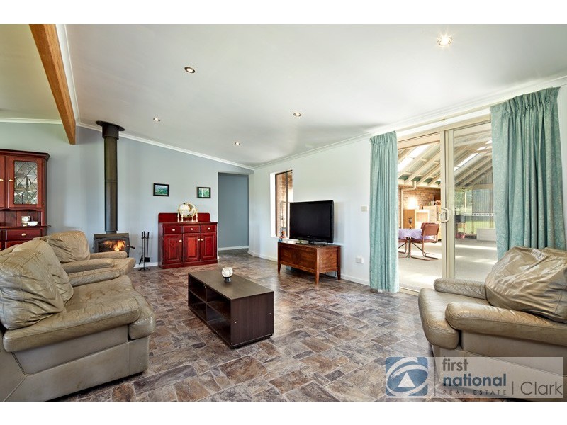 155 Clarke and Barr Road, Jindivick VIC 3818