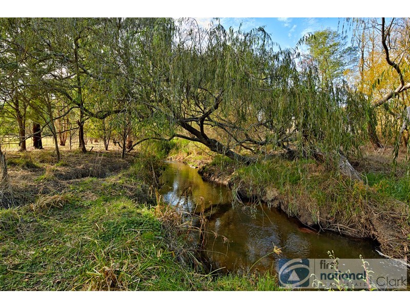 155 Clarke and Barr Road, Jindivick VIC 3818