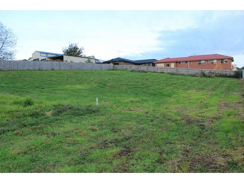 302 Settlement Road, Drouin VIC 3818