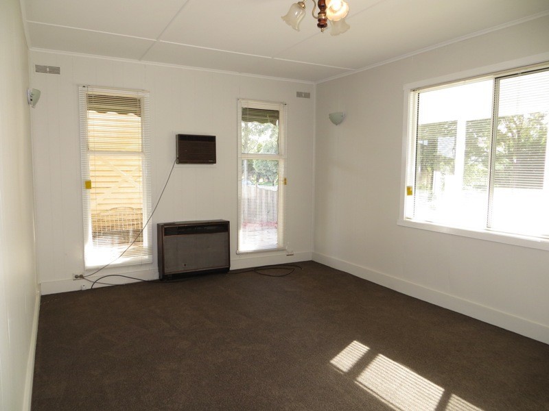 3 Railway Avenue, Drouin VIC 3818