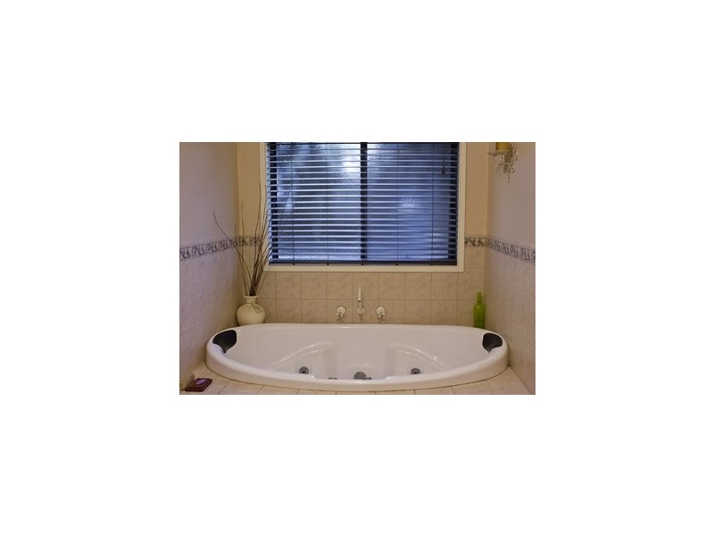 18 Mahogany Court, Drouin VIC 3818