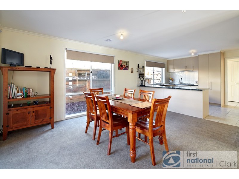 10 Lakeside Court, Drouin VIC 3818
