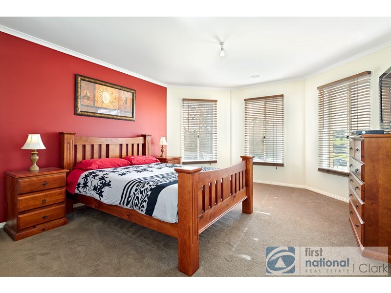 10 Lakeside Court, Drouin VIC 3818