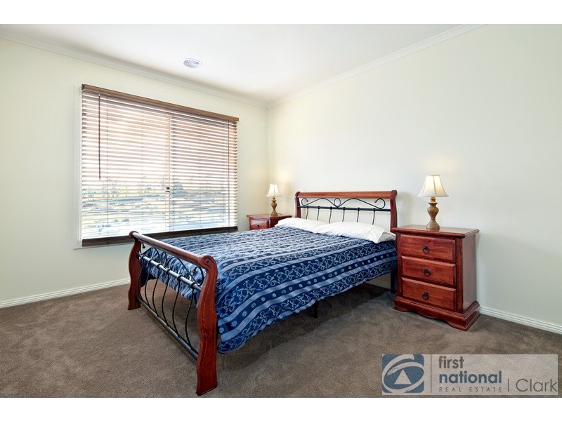 10 Lakeside Court, Drouin VIC 3818