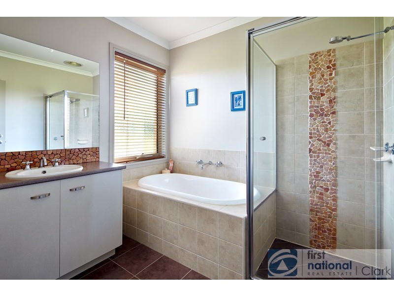 3 Carlile Court, Drouin VIC 3818