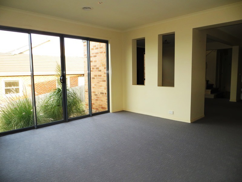 11 Nicolas Court, Warragul VIC 3820