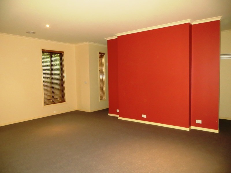 11 Nicolas Court, Warragul VIC 3820