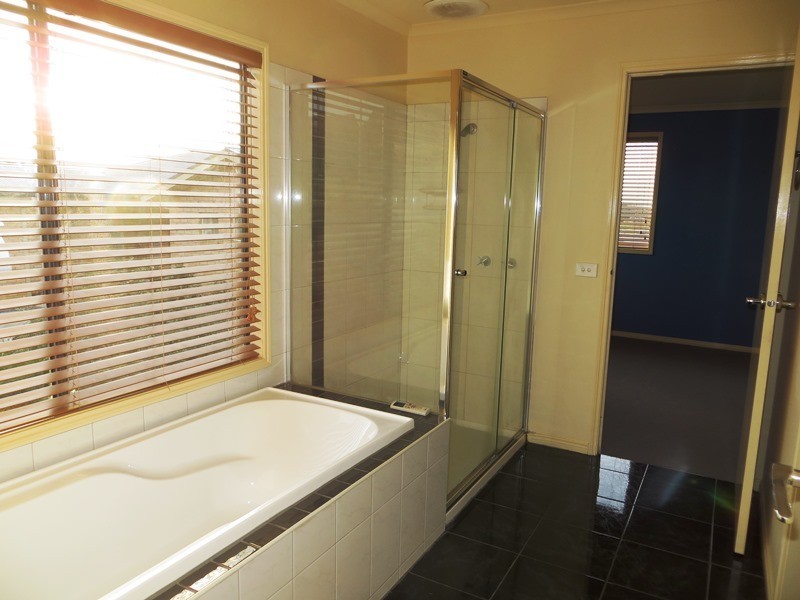 11 Nicolas Court, Warragul VIC 3820