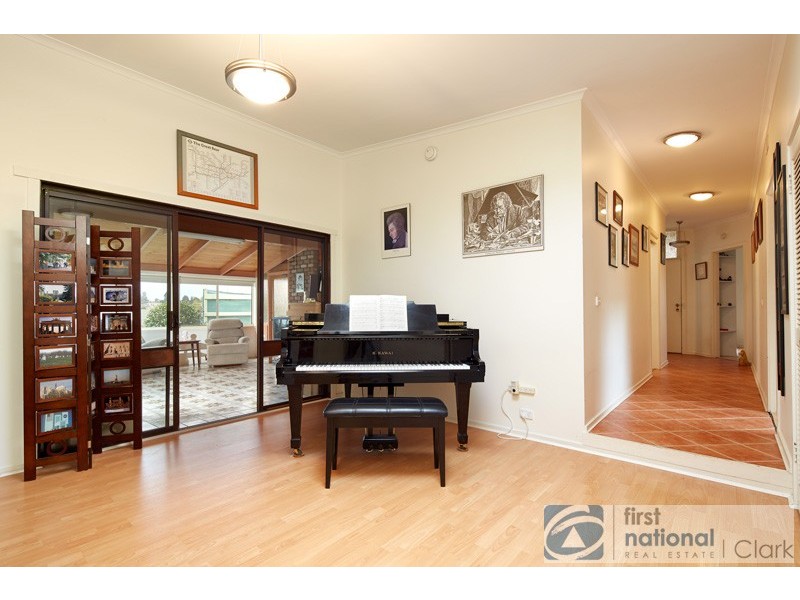 8 Moe Street, Drouin VIC 3818