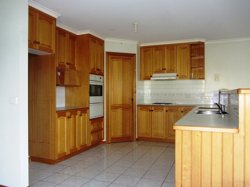 15 Wallace Crescent, Drouin VIC 3818