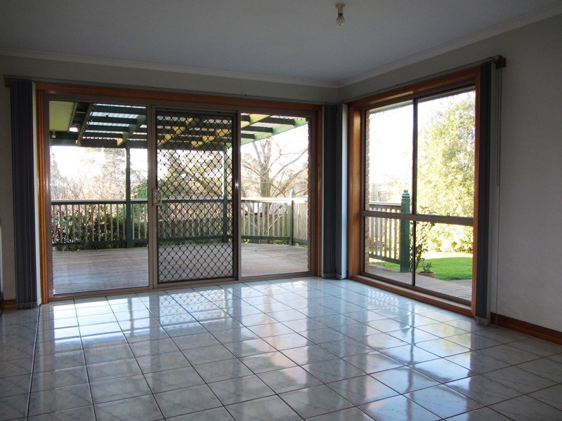 15 Wallace Crescent, Drouin VIC 3818