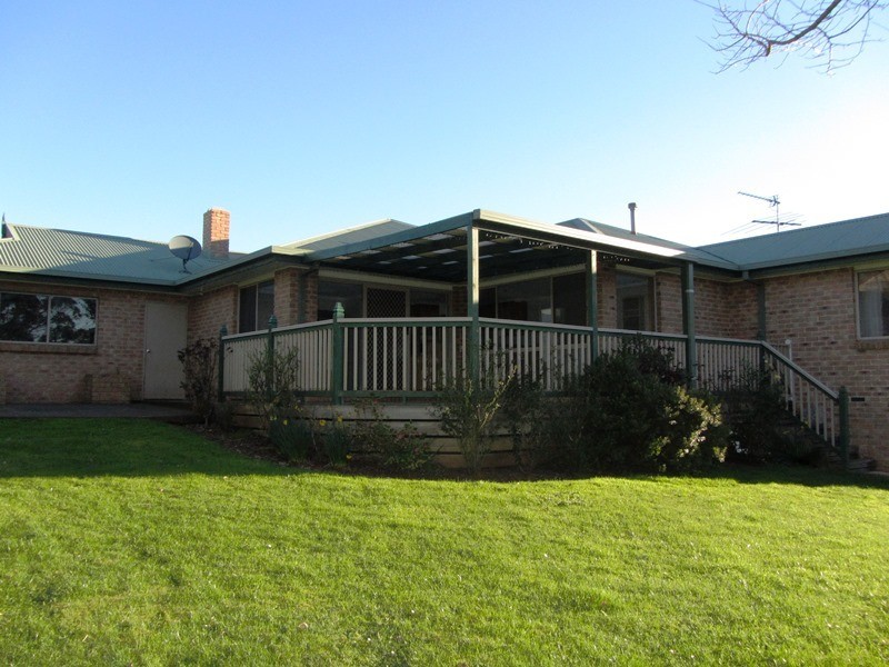 15 Wallace Crescent, Drouin VIC 3818