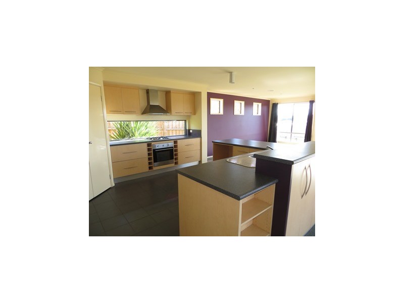 11 Nicolas Court, Warragul VIC 3820