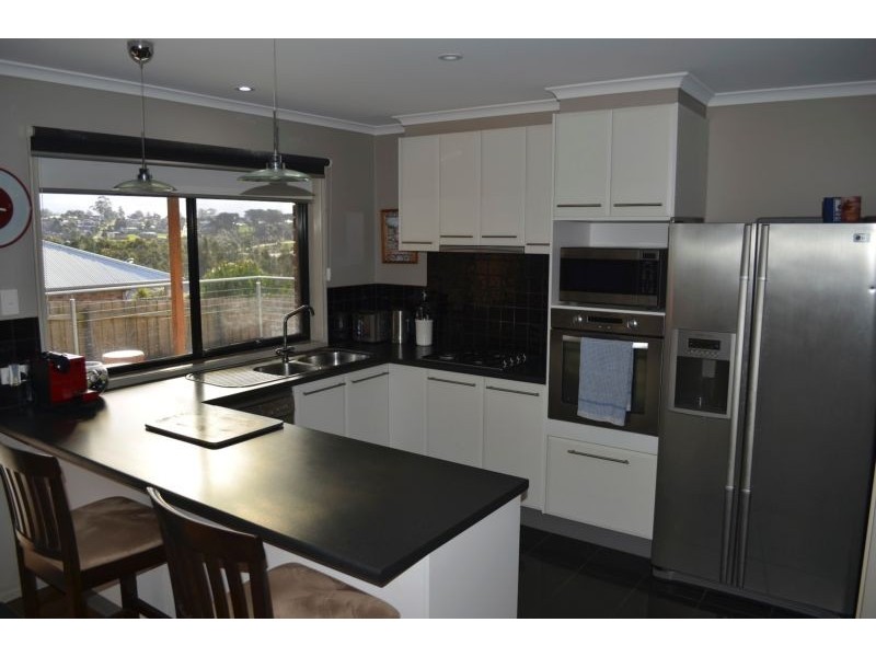12 Walker Drive, Drouin VIC 3818