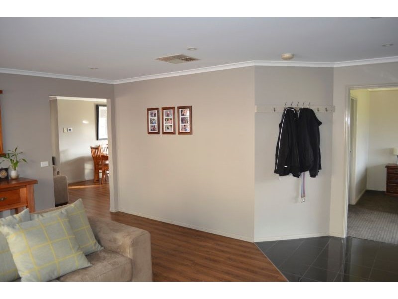 12 Walker Drive, Drouin VIC 3818