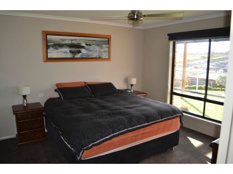 12 Walker Drive, Drouin VIC 3818