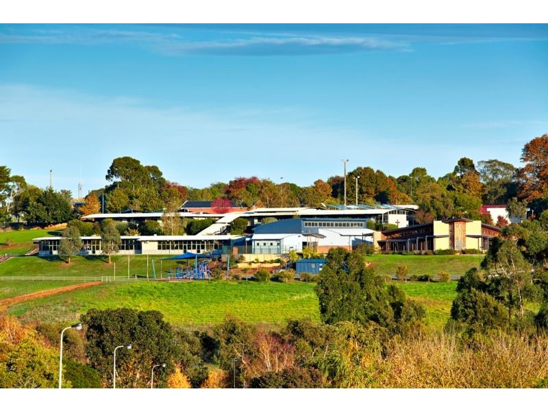 12 Walker Drive, Drouin VIC 3818
