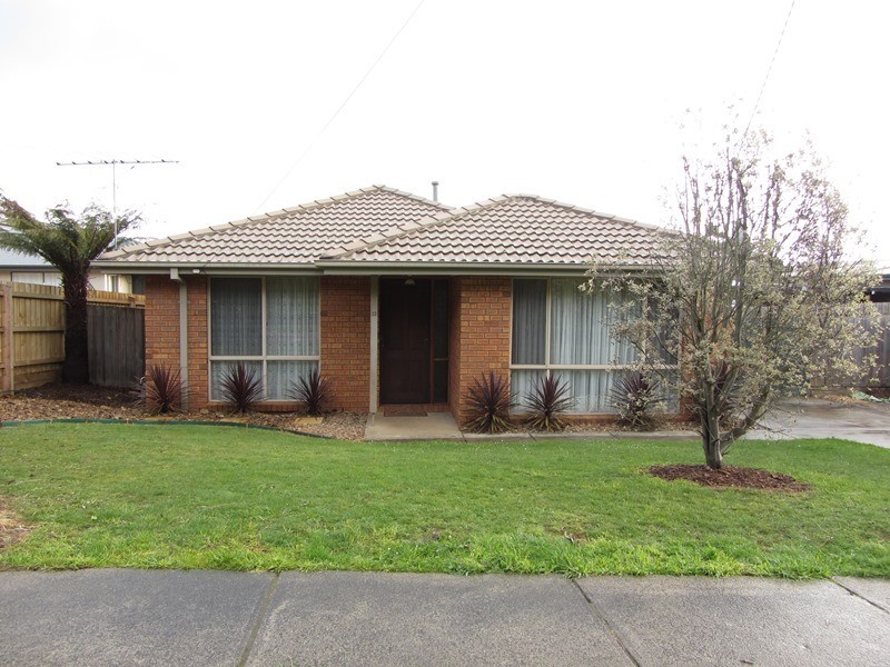 33 Railway Avenue, Drouin VIC 3818