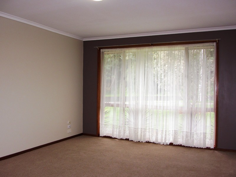 33 Railway Avenue, Drouin VIC 3818