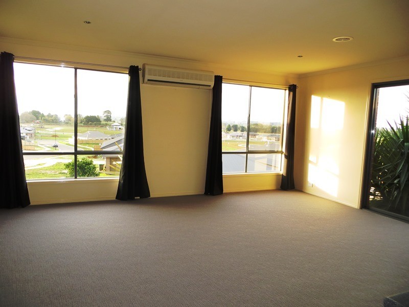 11 Nicolas Court, Warragul VIC 3820