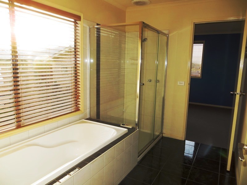 11 Nicolas Court, Warragul VIC 3820