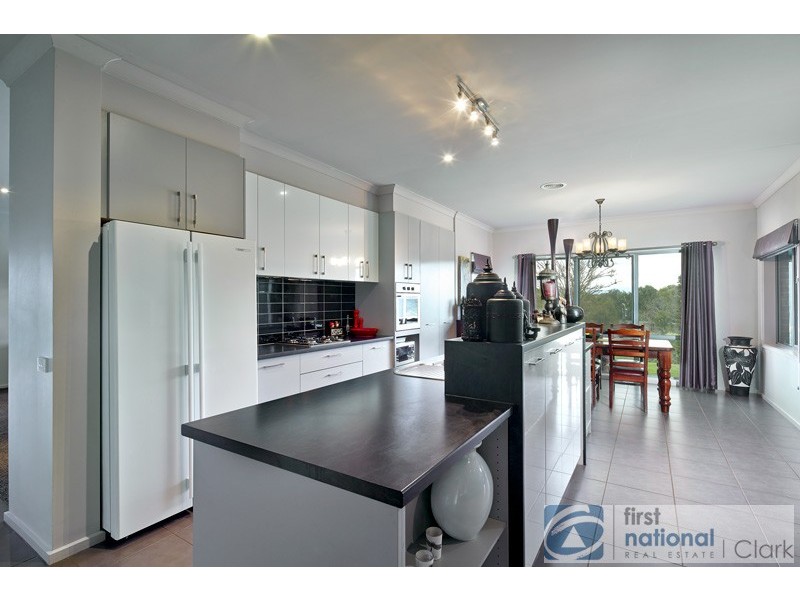 14 Settlers Rise, Drouin VIC 3818