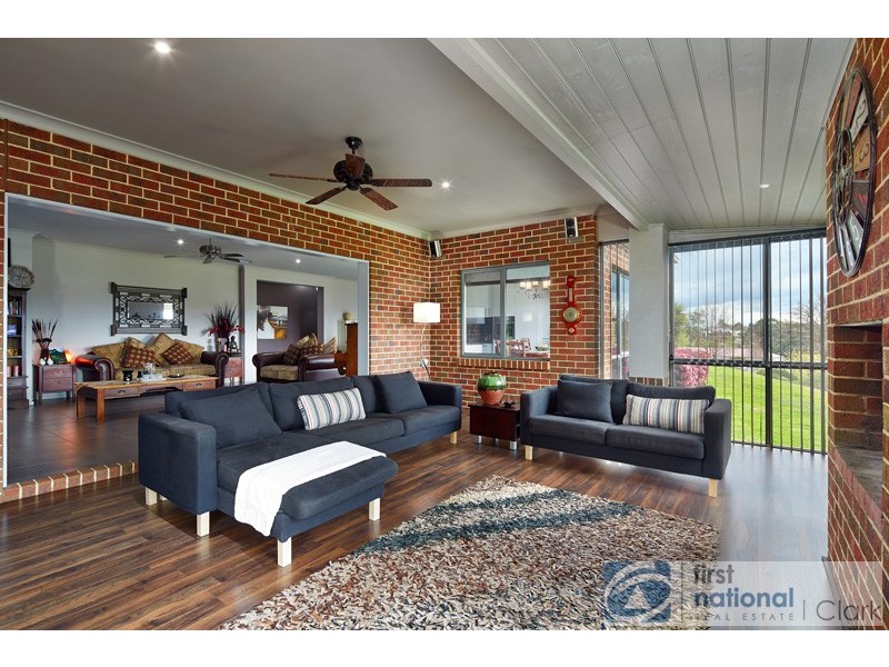 14 Settlers Rise, Drouin VIC 3818
