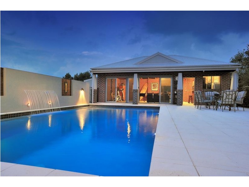 14 Settlers Rise, Drouin VIC 3818