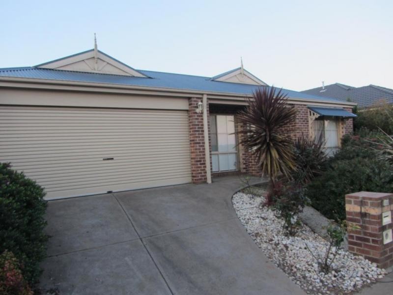 103 McNeilly Road, Drouin VIC 3818
