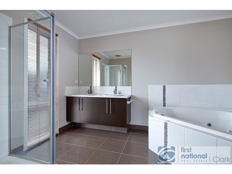 13 Vivian Court, Drouin VIC 3818