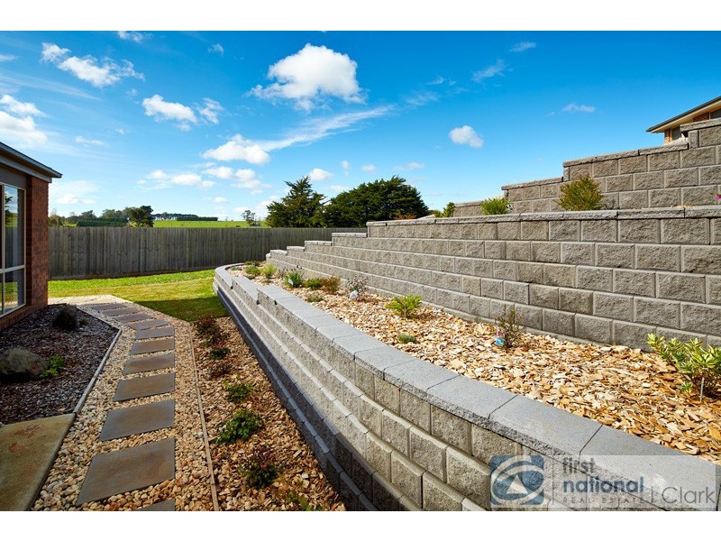 13 Vivian Court, Drouin VIC 3818