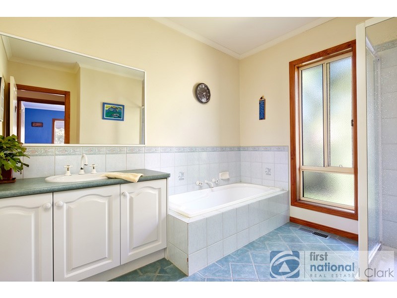 4 Hunter Close, Drouin VIC 3818