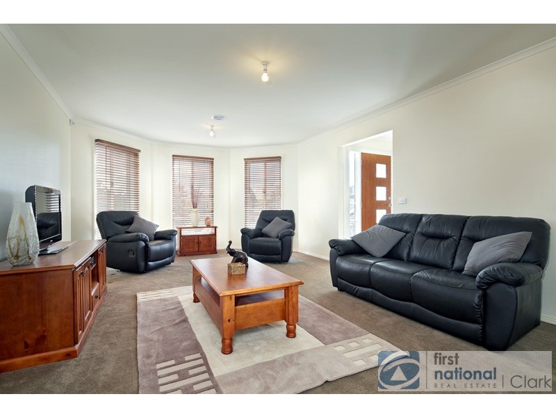10 Lakeside Court, Drouin VIC 3818