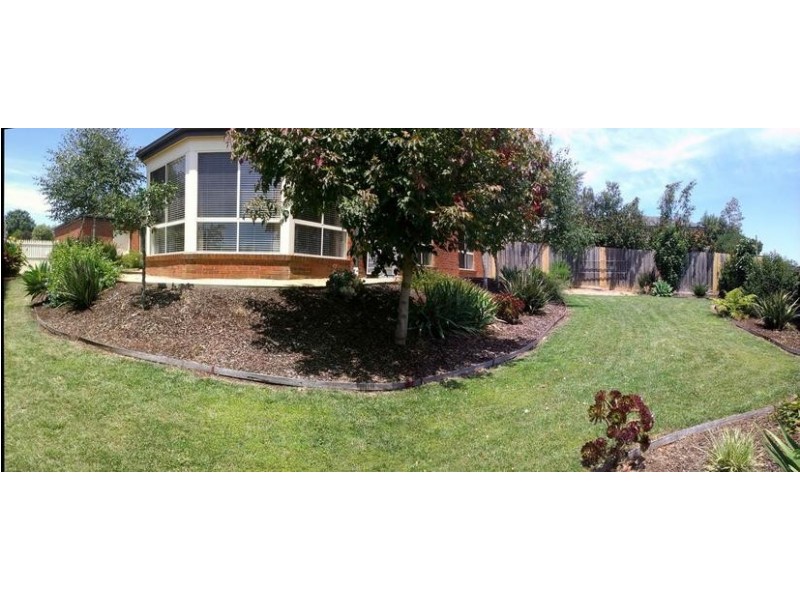 17 Janine Court, Drouin VIC 3818