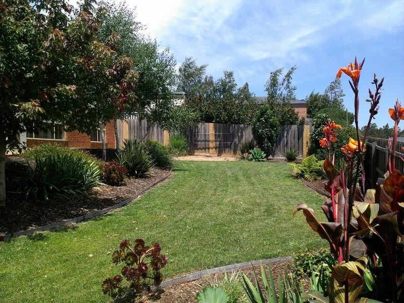 17 Janine Court, Drouin VIC 3818