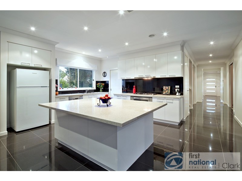 11 Fairchild Street, Drouin VIC 3818