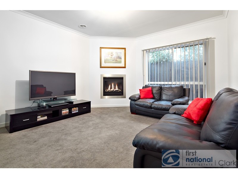 11 Fairchild Street, Drouin VIC 3818