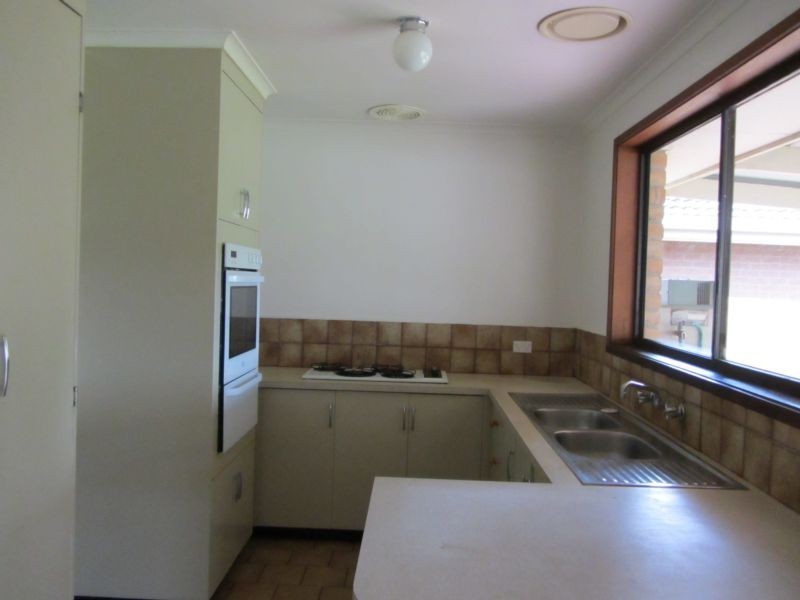 11 Boronia Street, Drouin VIC 3818