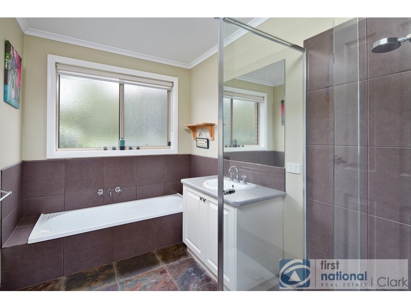 14 Carlile Court, Drouin VIC 3818