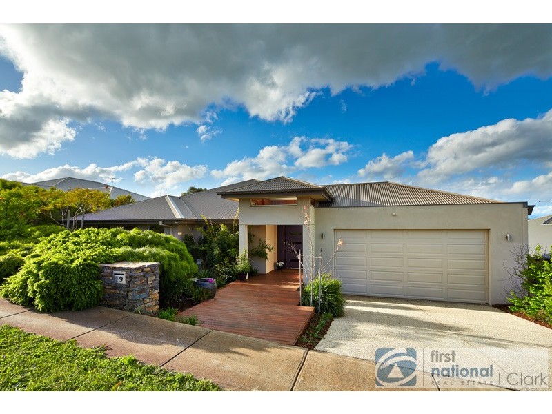 19 Jackson Drive, Drouin VIC 3818