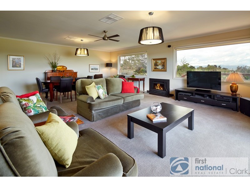 19 Jackson Drive, Drouin VIC 3818