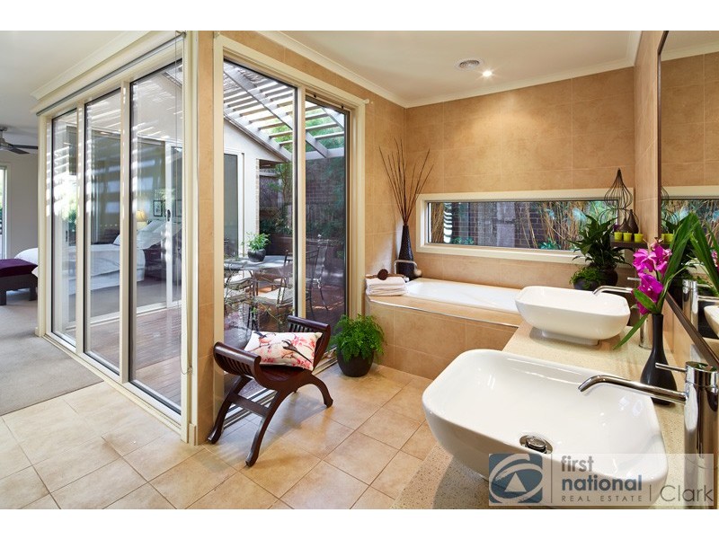 19 Jackson Drive, Drouin VIC 3818