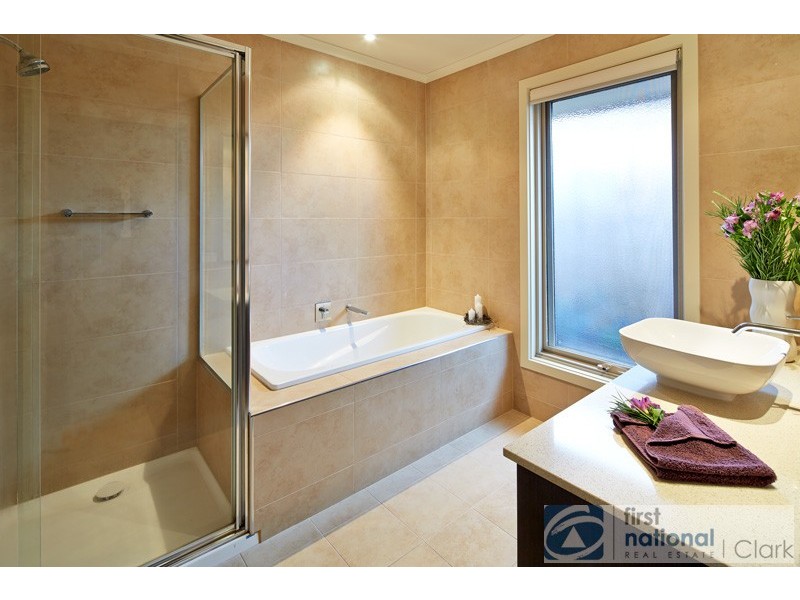 19 Jackson Drive, Drouin VIC 3818