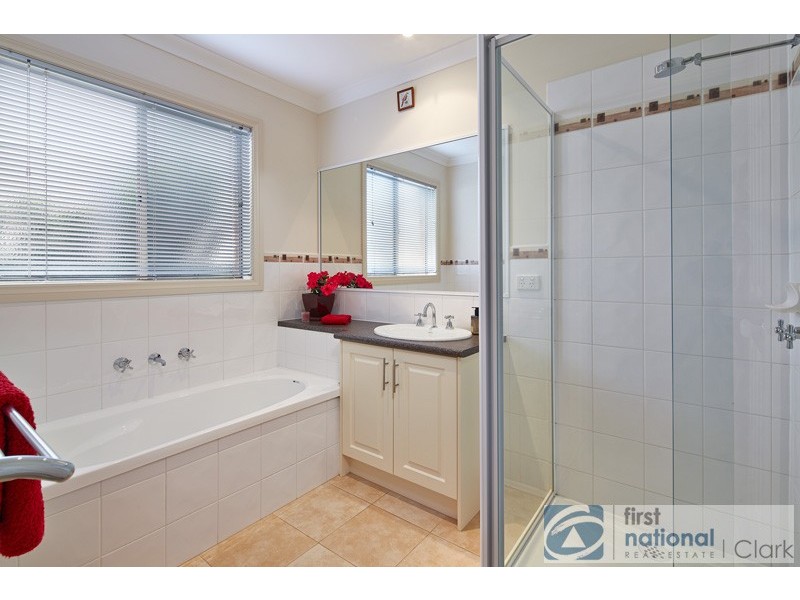 10 Summerhill Boulevard, Drouin VIC 3818