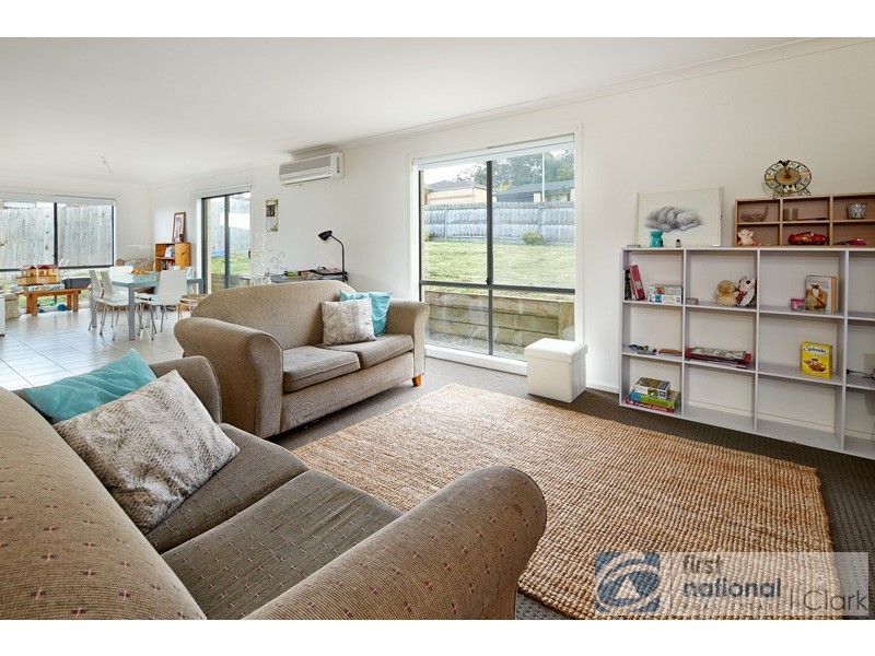 11 Sutherland Way, Drouin VIC 3818