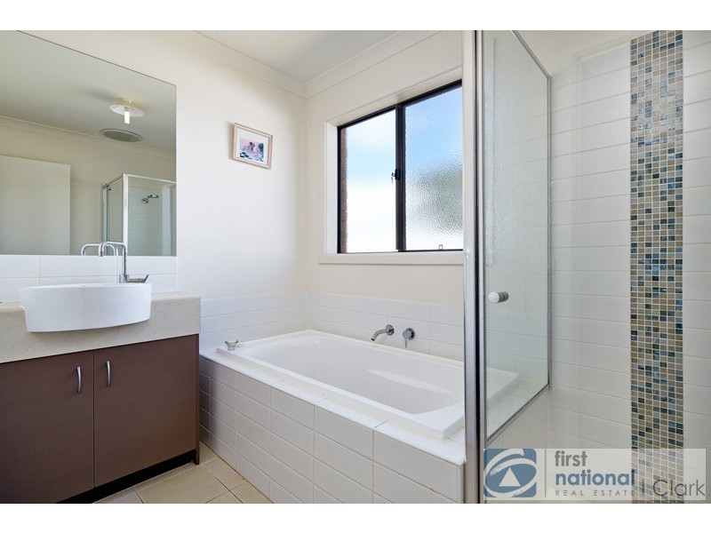 11 Sutherland Way, Drouin VIC 3818