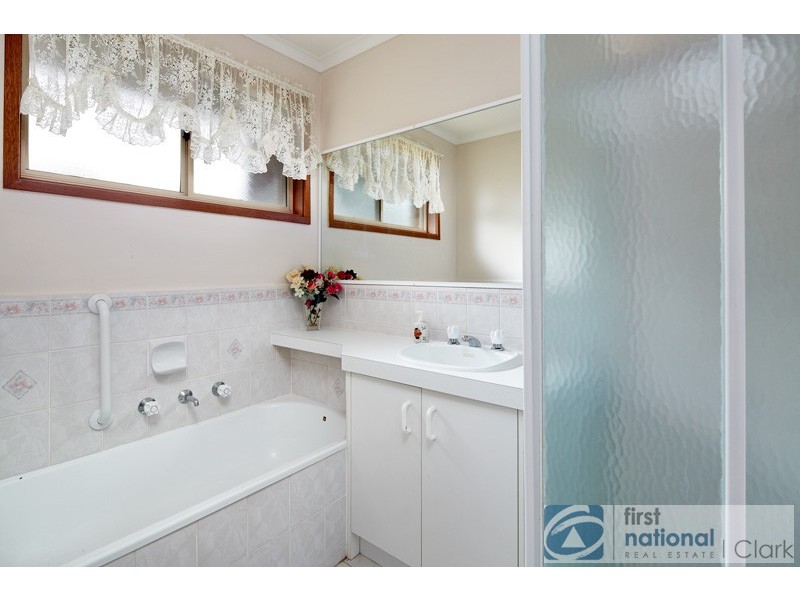 4 Myrtle Crescent, Warragul VIC 3820