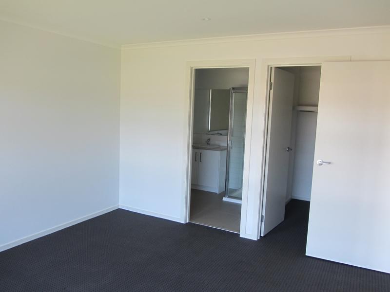 12 Shakespeare Court, Drouin VIC 3818