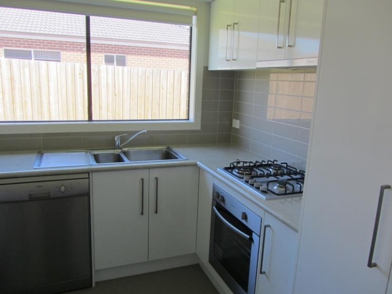12 Shakespeare Court, Drouin VIC 3818